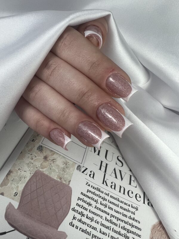 Nokti uradjeni sa Akrigel Berry Glitter